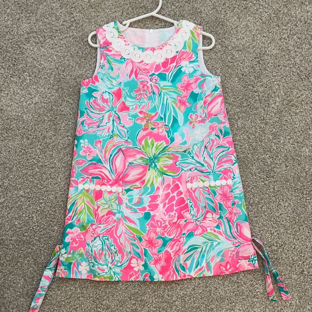 Lilly Pulitzer flower shift dress. Size 5.